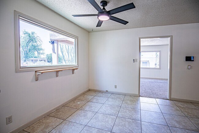 Building Photo - 3 Bedroom 1.75 bath with Solar Panels