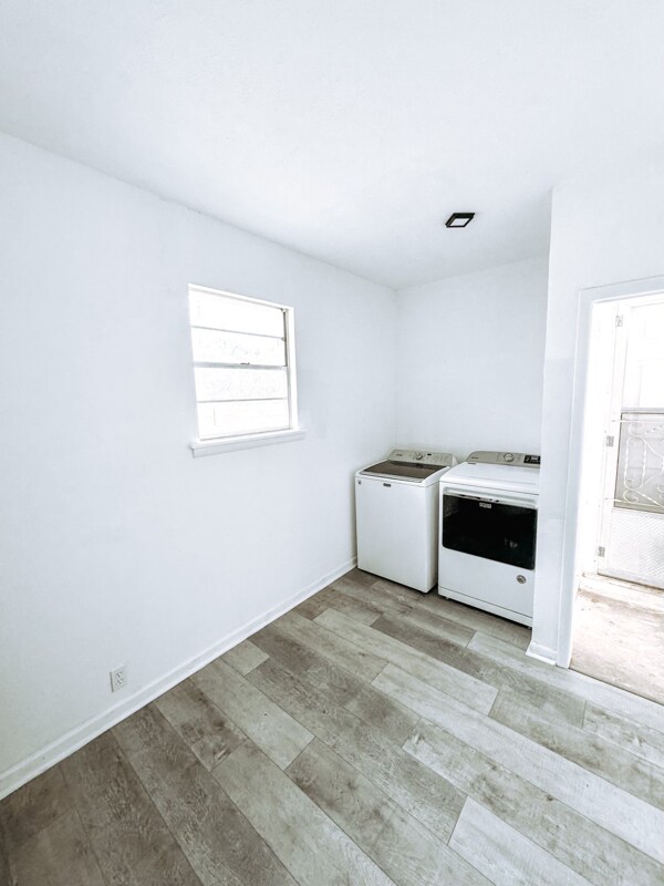 Building Photo - 1104 Ave B