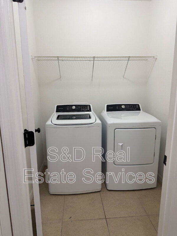 Building Photo - 6191 Grey Heron Dr