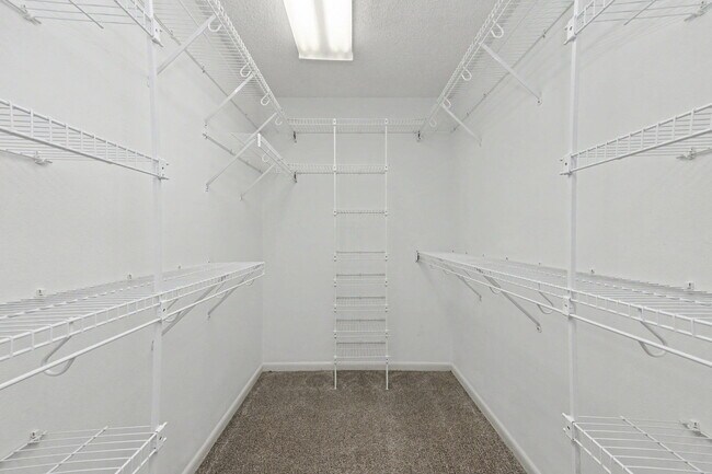 Building Photo - 6 Pinehurst Dr