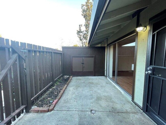 Building Photo - 1732 Sapling Ct