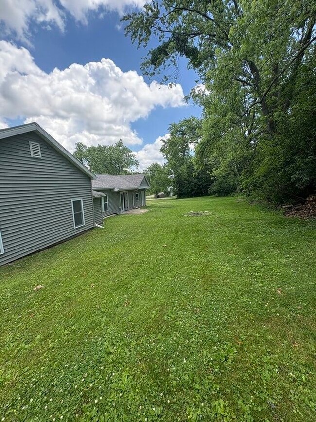 Building Photo - 3bdrm/1 bath - Lake Como