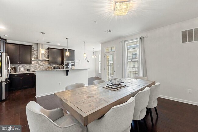 Building Photo - 43131 Wealdstone Terrace