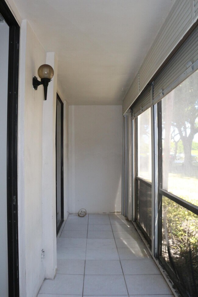 Building Photo - 5220 Las Verdes Cir