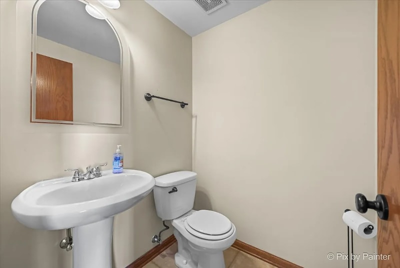 Building Photo - 2122 Concord Dr