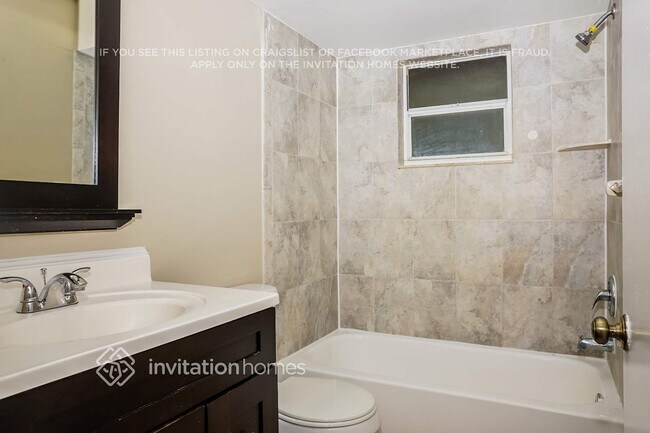 Building Photo - 756 Leeward Rd