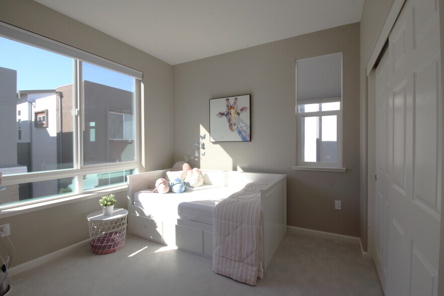 Building Photo - 164 Agustin Narvaez St