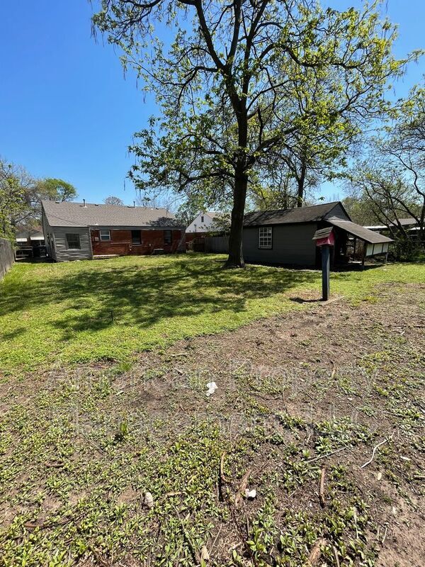 Building Photo - 718 N Gary Pl