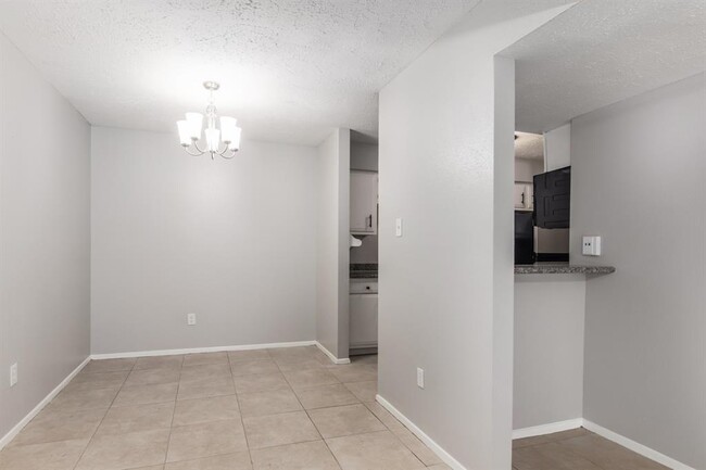 Building Photo - 10555 Turtlewood Ct