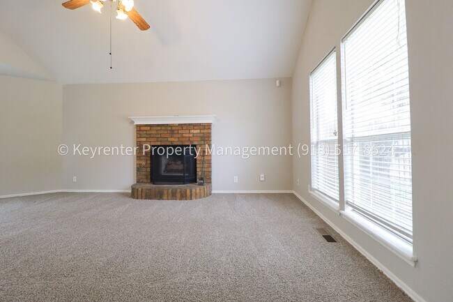 Building Photo - 3 Bed | 2.5 Bath in Jenks!