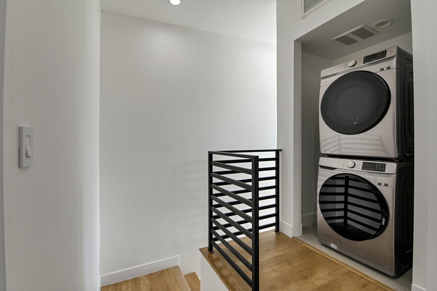 Building Photo - 19033 Bassett St