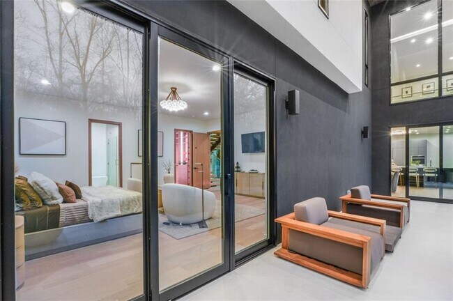 Building Photo - 1736 Cox Rd