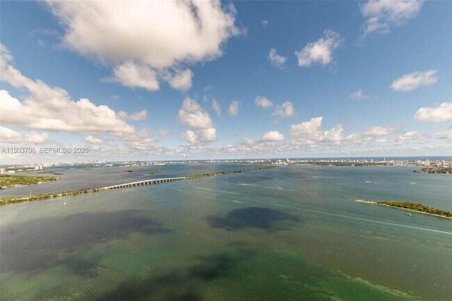 Building Photo - 700 NE 24th St