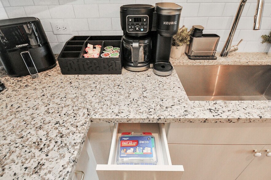 Building Photo - 18210 Park Row Blvd