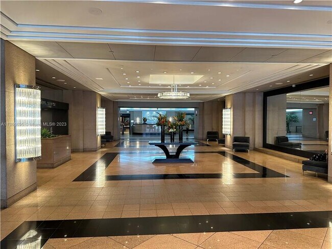 Building Photo - 1717 N Bayshore Dr