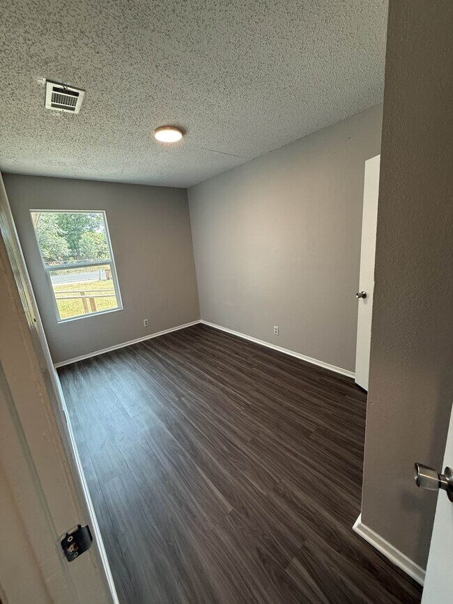 Building Photo - 955_4 Little C-Homes 5, LLC