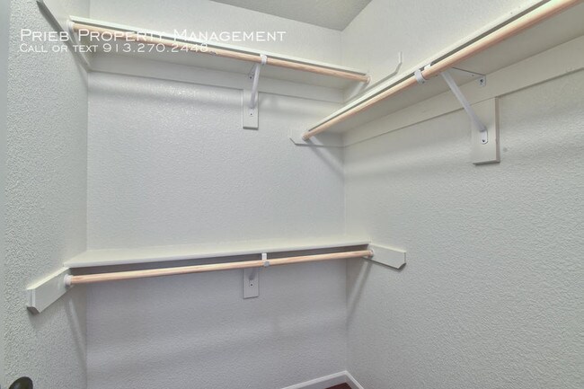 Building Photo - Cedar Springs Duplex - Available August 19th