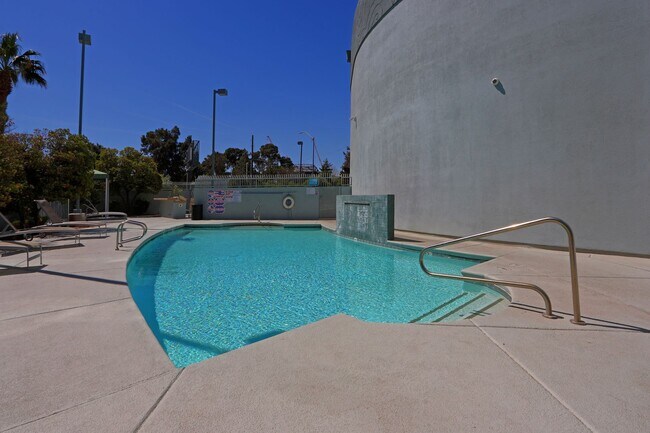 Building Photo - 360 E Desert Inn Rd