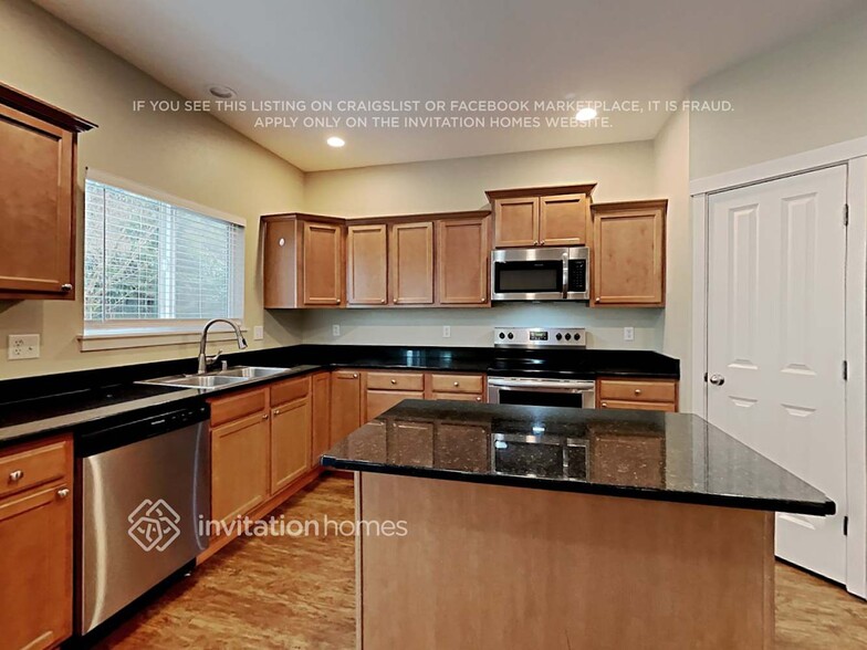 Building Photo - 8803 81st Dr NE