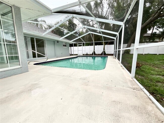 Building Photo - 1307 Belcher Dr