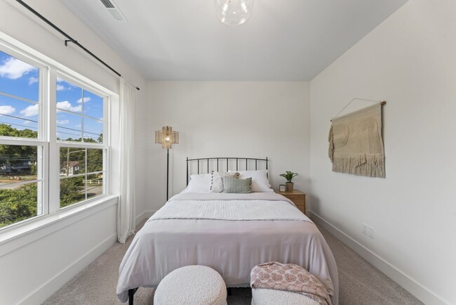 Building Photo - Madison townhome for rent. 3 bed/3.5 bath ...
