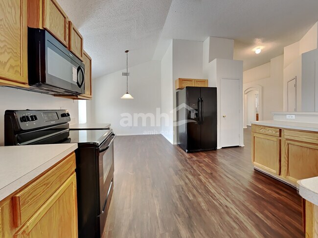 Building Photo - 728 Raven Dr