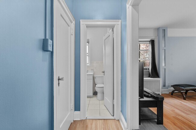 Building Photo - 122 W 39th St