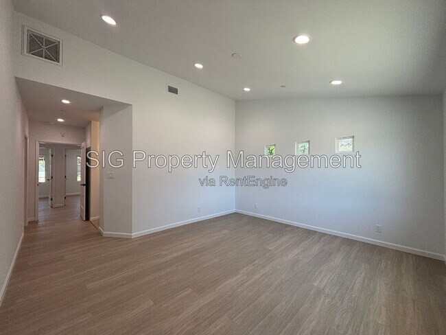 Building Photo - 2230 Sherwood Pl