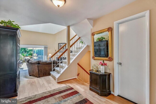 Building Photo - Experience elevated living in this beautifully renovated townhome nestled within the highly sough...