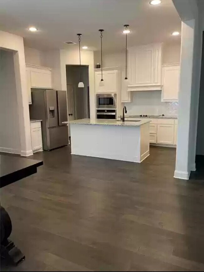 Building Photo - Available July 1, 2025. 3 Bedroom 2 Bath Home