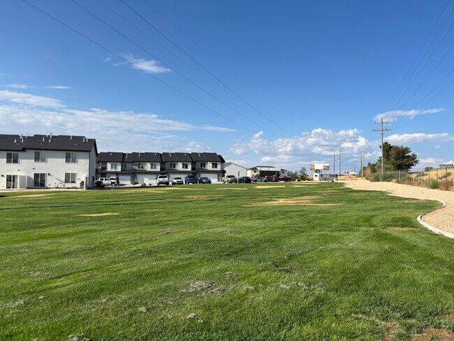 Building Photo - 381 W 2025 N