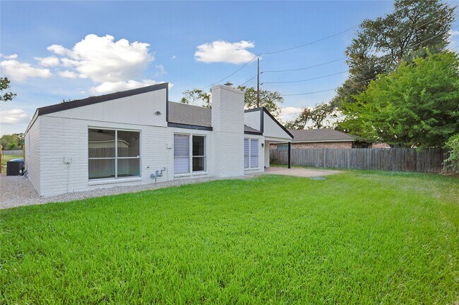 Building Photo - 4832 Whispering Falls Dr