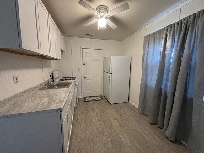 Building Photo - 11291 Lozier Ave