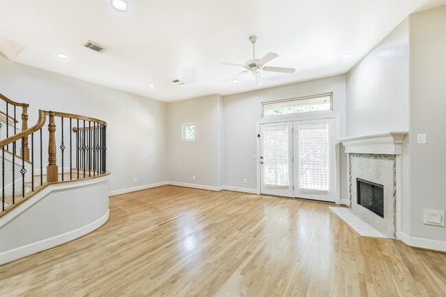 Building Photo - 5823 Lacy St
