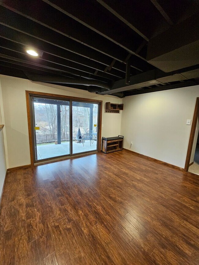 Building Photo - Remarkable 5 Bedroom Home For Rent in Mentor