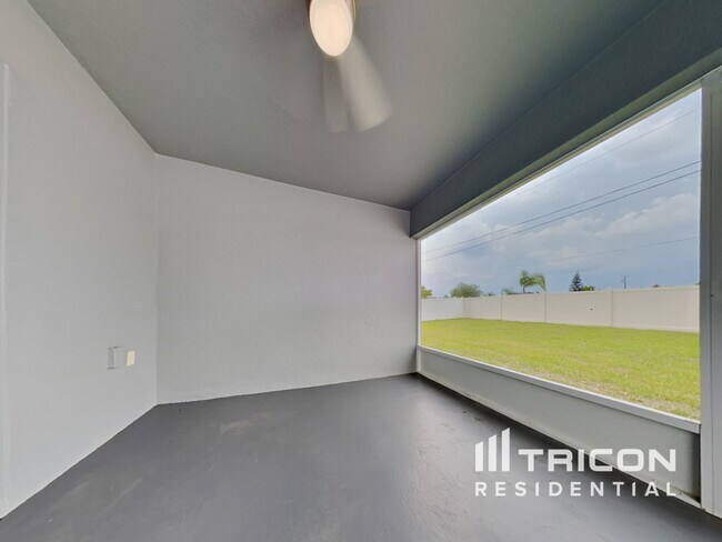 Building Photo - 705 Persian Dr