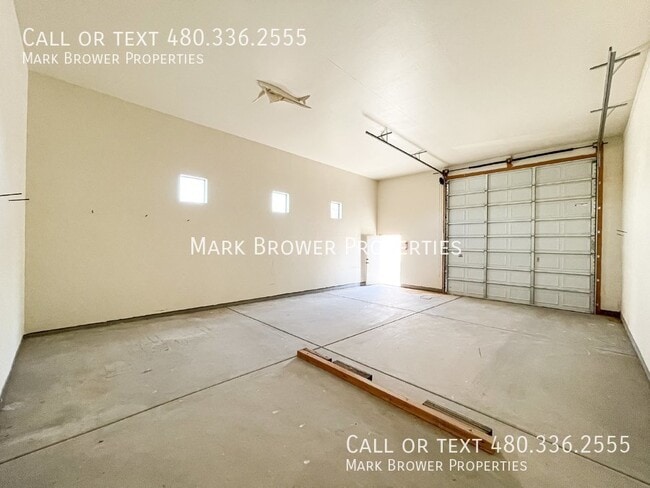 Building Photo - 2458 W Skyline Ln