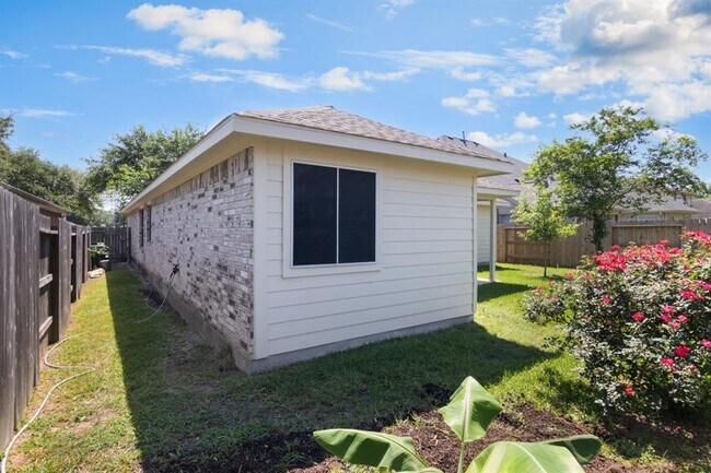 Building Photo - 32350 Cross Spring Park Ln