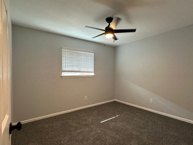 Building Photo - Ready for move in