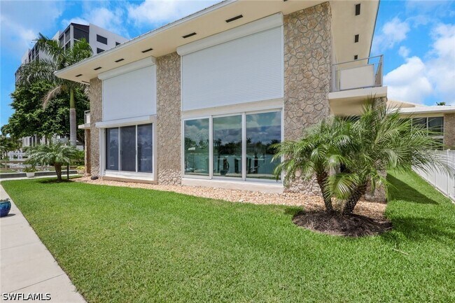 Building Photo - 2500 Gulf Shore Blvd N