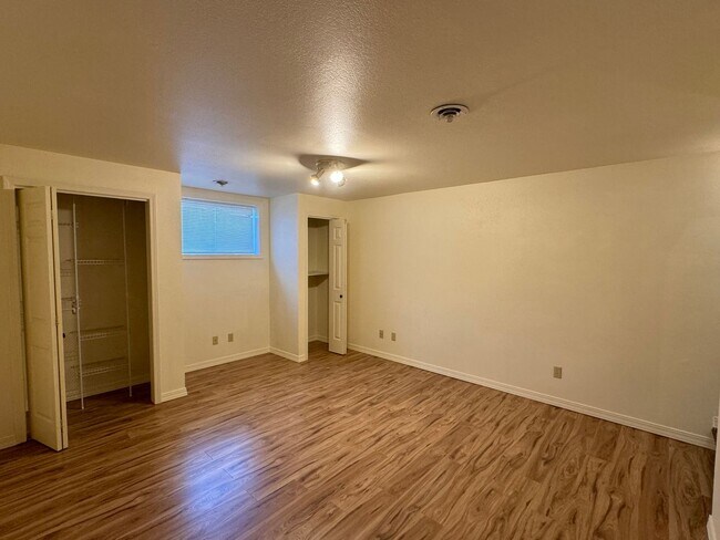 Building Photo - 201 Grandview Way