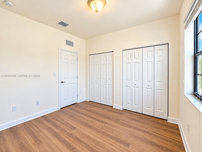 Building Photo - 3360 W 92nd Pl