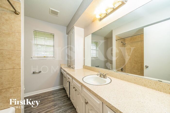 Building Photo - 204 E Lanett Dr