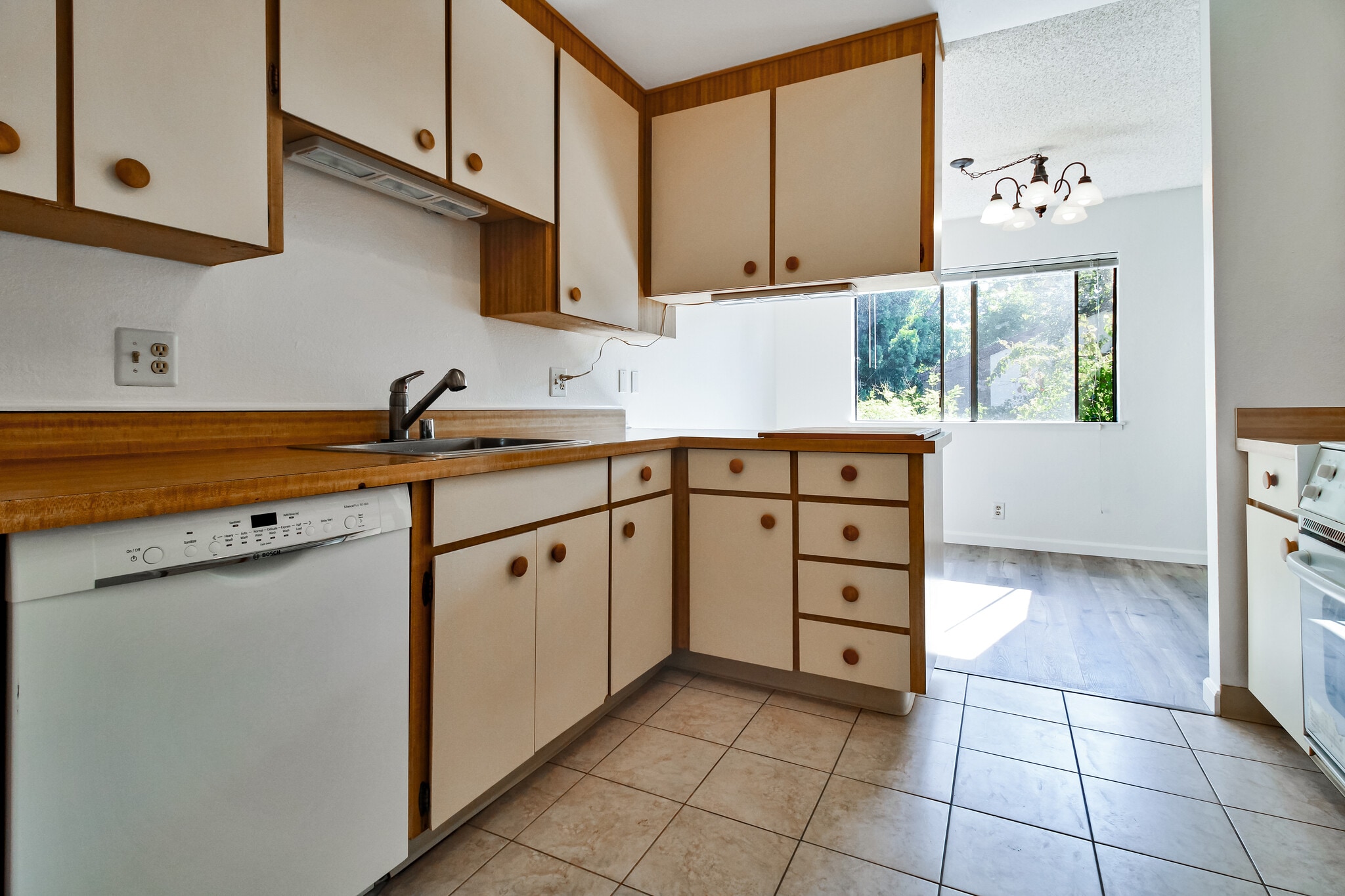 Building Photo - 765 San Antonio Rd