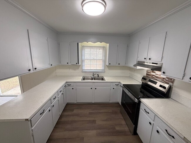 Building Photo - Newly Renovated 3-Bedroom Ranch with Spacious Yard!