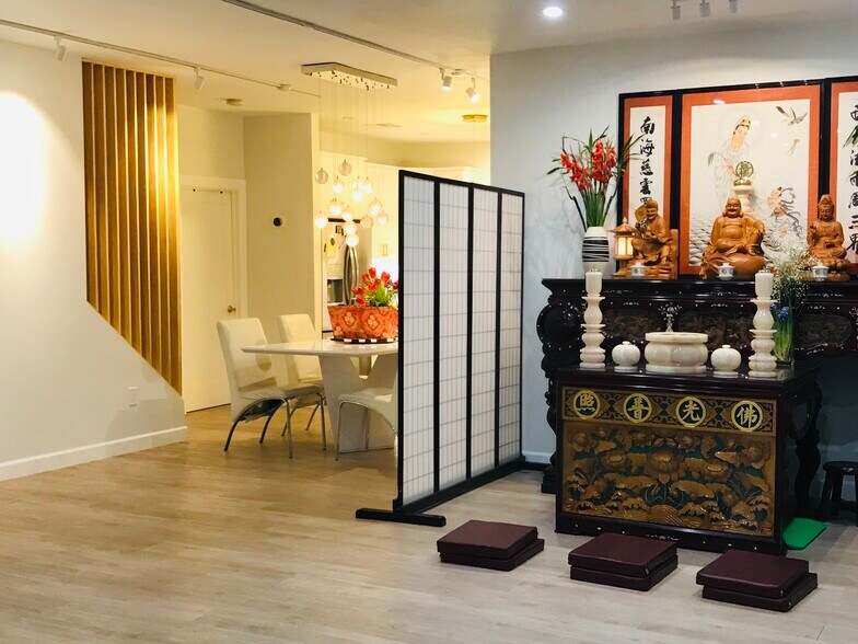 Building Photo - 1347 W 23rd St