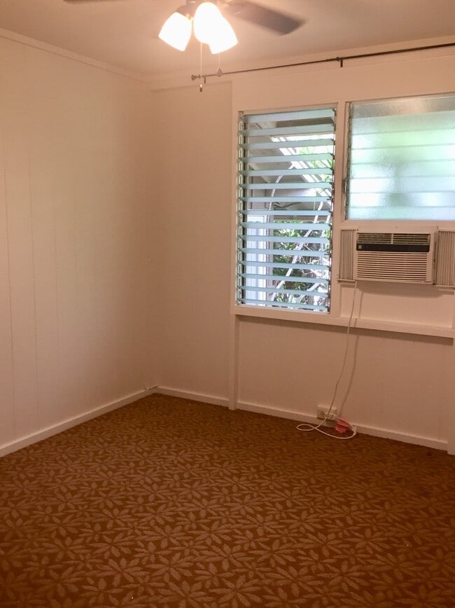 Building Photo - Kaneohe: 3 Bed, 1 Bath Duplex