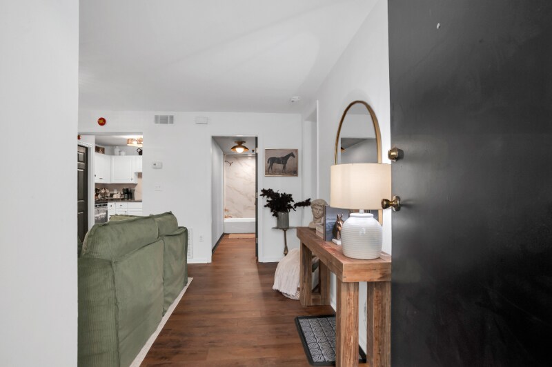 Building Photo - 121 W Hall St