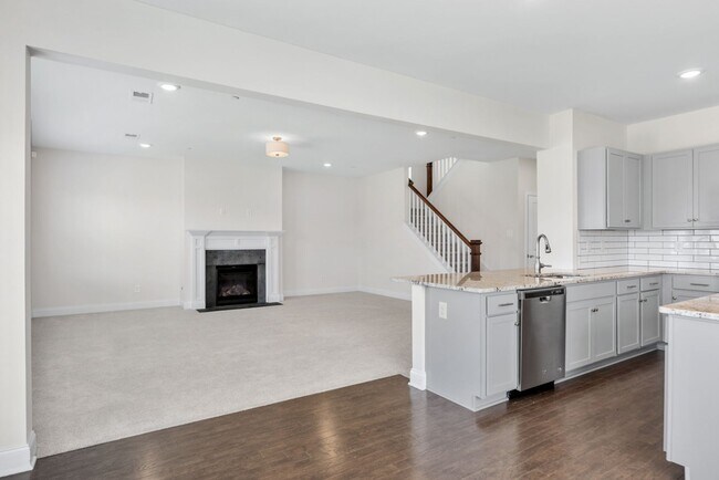 Building Photo - 797 Ravensdowne-