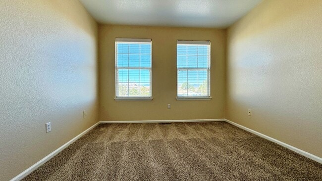 Building Photo - Fantastic NEWER Paint NEWER Carpet 2 Bed 2...